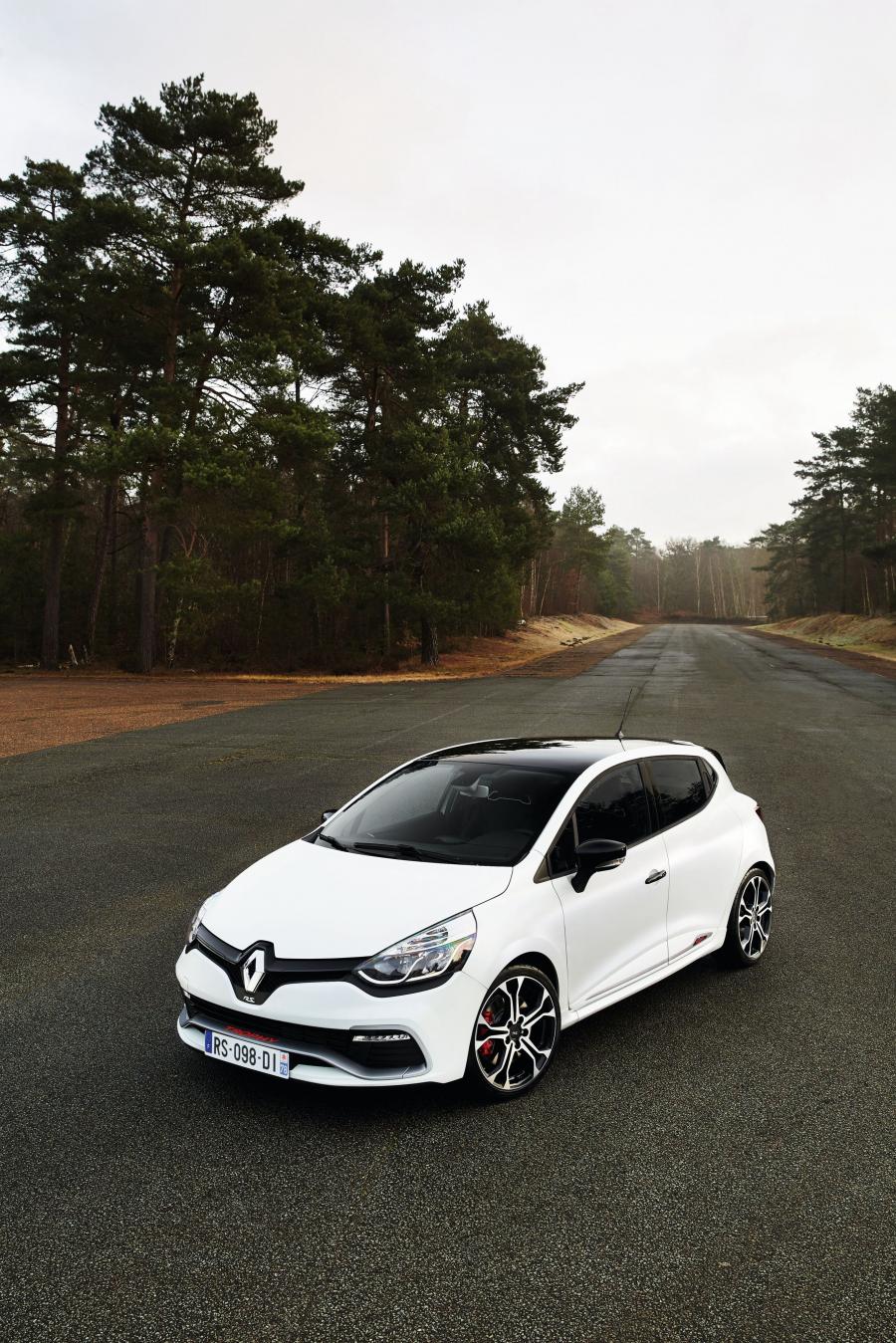  Renault Clio R.S. 220 Trophy 2015 года  (фото 5 из 48)